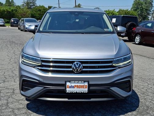 Pyrite Silver Metallic 2022 Volkswagen Tiguan 2.0T SE 4MOTION