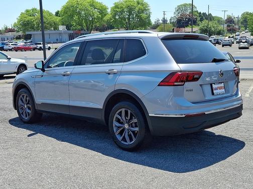 Pyrite Silver Metallic 2022 Volkswagen Tiguan 2.0T SE 4MOTION