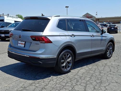 Pyrite Silver Metallic 2022 Volkswagen Tiguan 2.0T SE 4MOTION