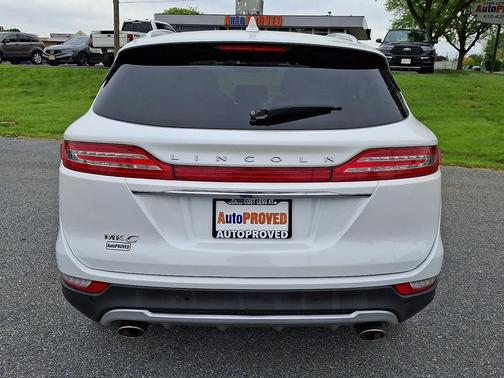 White Platinum Clearcoat Metallic 2019 Lincoln MKC Standard