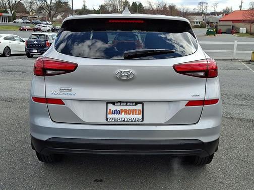 2021 Hyundai TUCSON SE