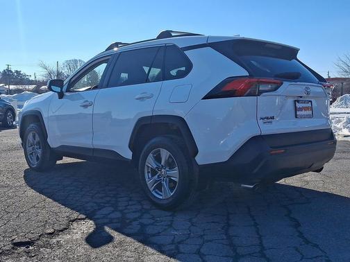 2022 Toyota RAV4 XLE