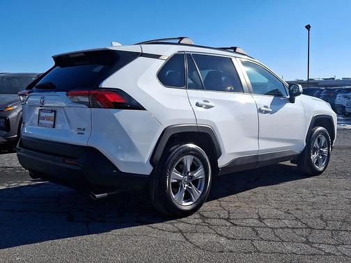 2022 Toyota RAV4 XLE