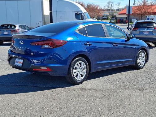 2019 Hyundai ELANTRA SE