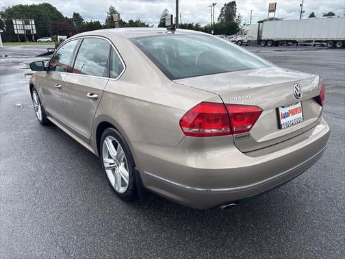 2015 Volkswagen Passat 1.8T Auto SE w/Sunroof & Nav