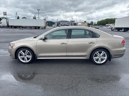 2015 Volkswagen Passat 1.8T Auto SE w/Sunroof & Nav