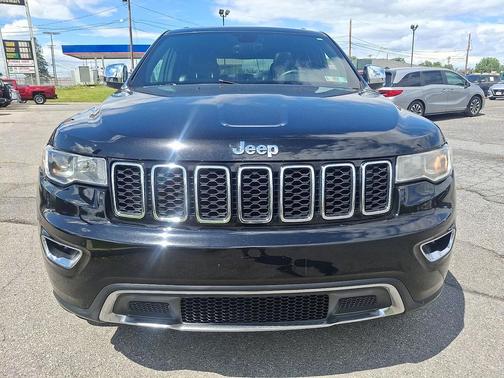 Diamond Black Crystal Pearlcoat 2017 Jeep Grand Cherokee Limited