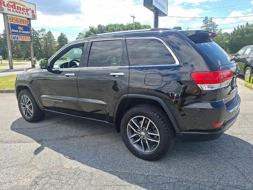 Diamond Black Crystal Pearlcoat 2017 Jeep Grand Cherokee Limited