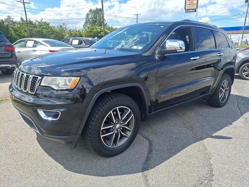 Diamond Black Crystal Pearlcoat 2017 Jeep Grand Cherokee Limited