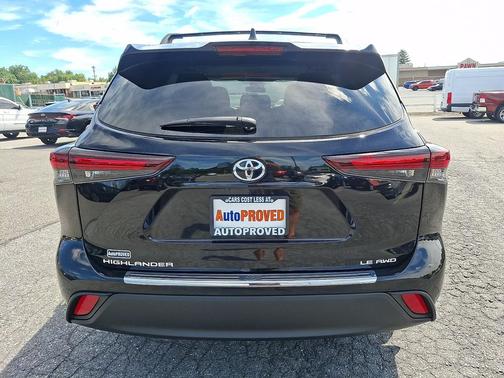 Midnight Black Metallic 2024 Toyota Highlander LE