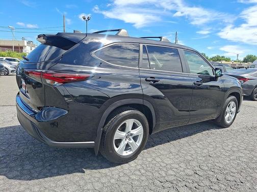 Midnight Black Metallic 2024 Toyota Highlander LE