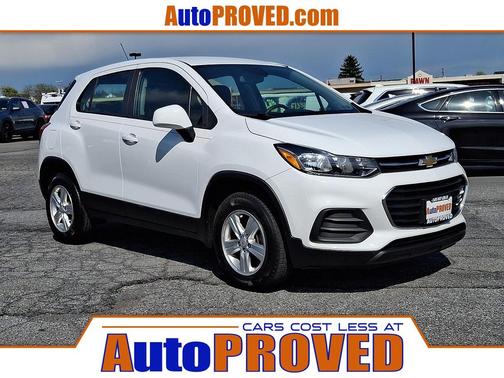 Summit White 2018 Chevrolet Trax LS