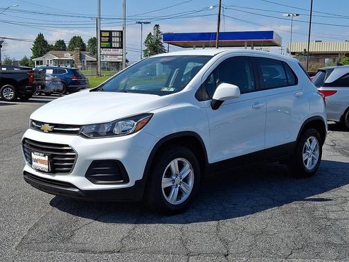 Summit White 2018 Chevrolet Trax LS