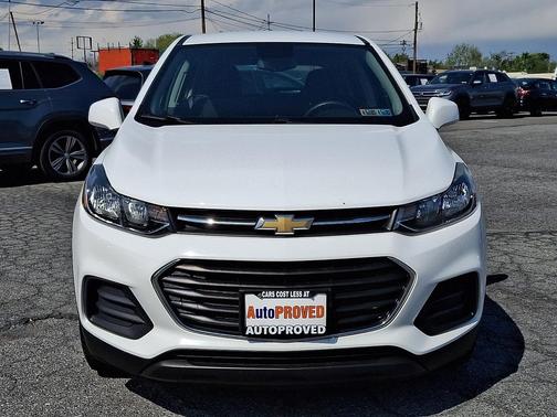 Summit White 2018 Chevrolet Trax LS