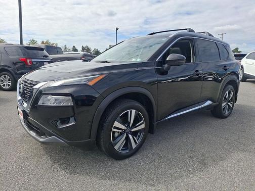 Super Black 2023 Nissan Rogue SL