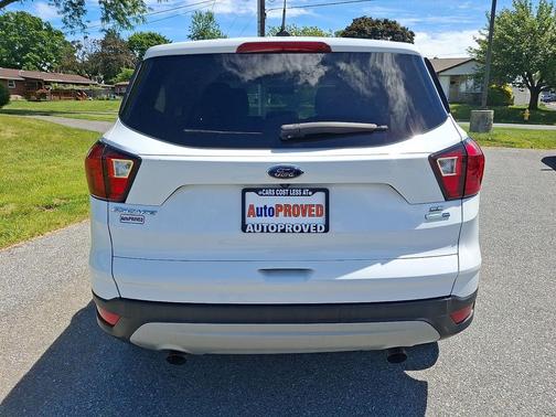 Oxford White 2019 Ford Escape SE