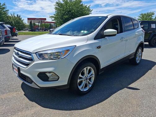 Oxford White 2019 Ford Escape SE