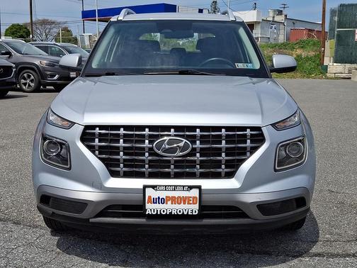 Stellar Silver 2023 Hyundai VENUE SEL