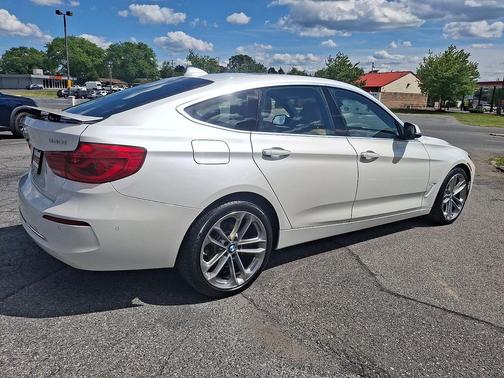 White Metallic 2018 BMW 330 Gran Turismo xDrive