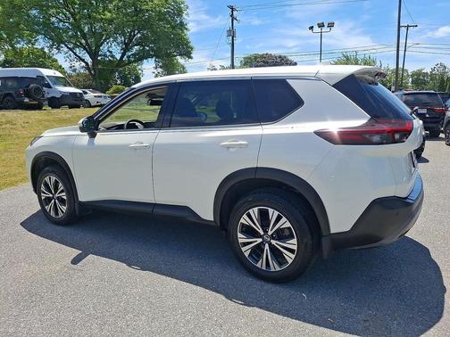 Pearl White Tricoat 2021 Nissan Rogue SV