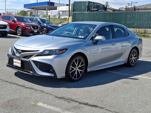 Celestial Silver Metallic 2022 Toyota Camry SE