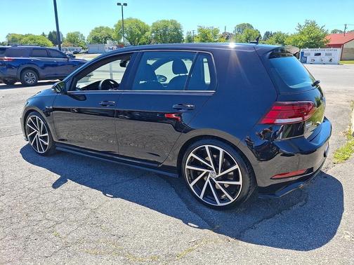 Deep Black Pearl Metallic 2018 Volkswagen Golf R 2.0T DSG