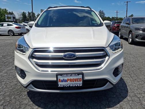 White Platinum Metallic Tri-Coat 2019 Ford Escape SEL
