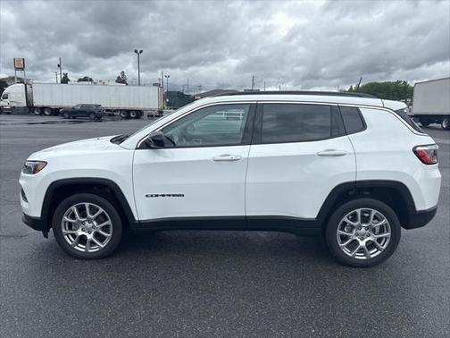 2022 Jeep Compass Latitude Lux