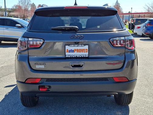 Granite Crystal Metallic Clearcoat 2022 Jeep Compass Trailhawk