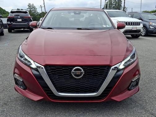 Scarlet 2019 Nissan Altima 2.5 SV