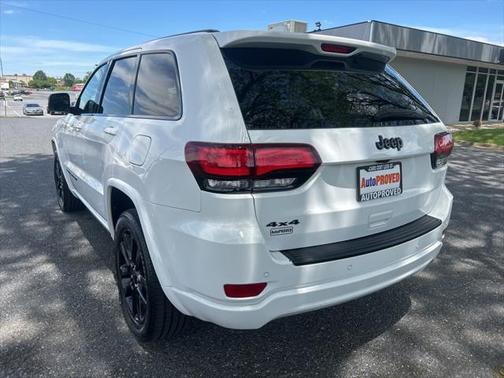 2022 Jeep Grand Cherokee Laredo