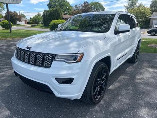 2022 Jeep Grand Cherokee Laredo