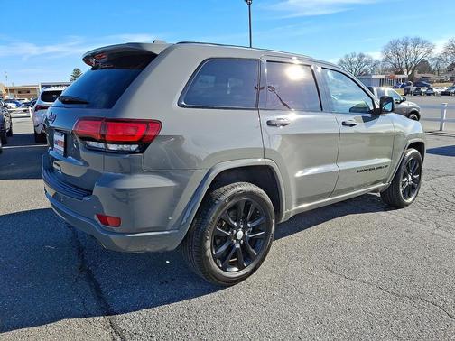 2022 Jeep Grand Cherokee Laredo