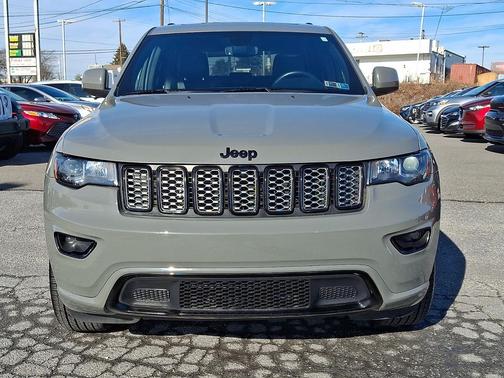 2022 Jeep Grand Cherokee Laredo