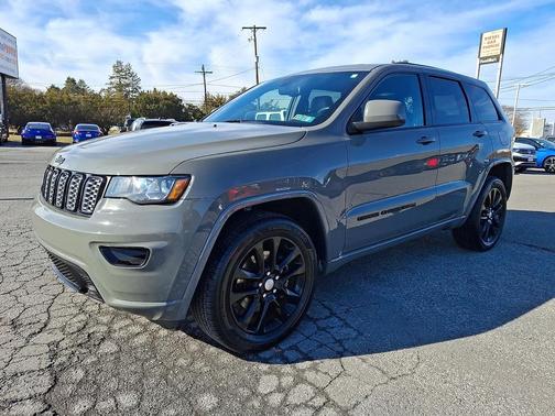 2022 Jeep Grand Cherokee Laredo