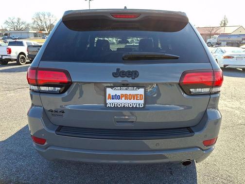 2022 Jeep Grand Cherokee Laredo