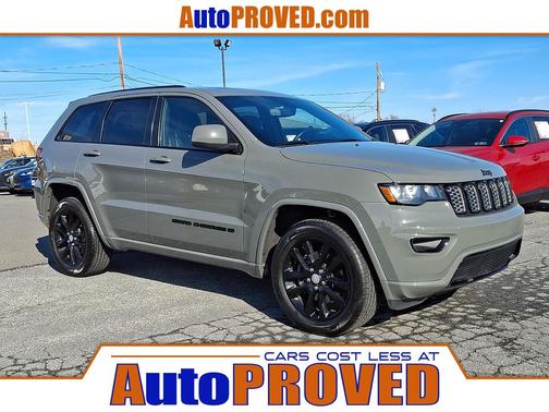 Sting-Gray Clearcoat 2022 Jeep Grand Cherokee Laredo SUV