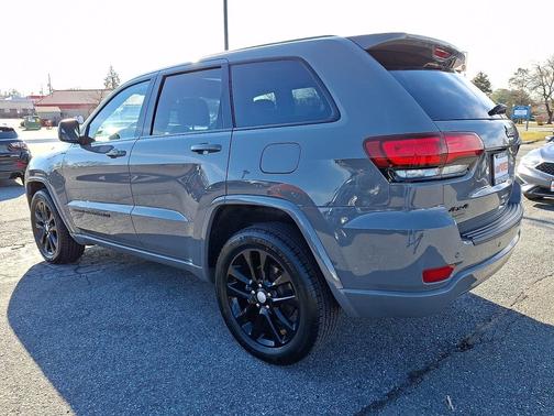 2022 Jeep Grand Cherokee Laredo