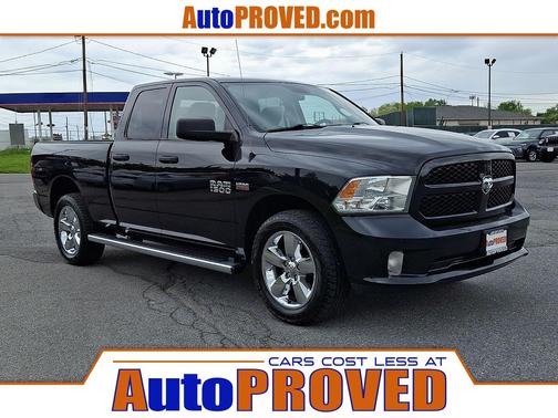 Brilliant Black Crystal Pearlcoat 2018 RAM 1500 Express