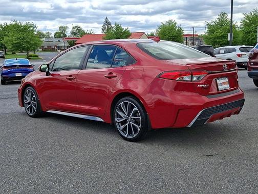 Barcelona Red Metallic 2021 Toyota Corolla SE