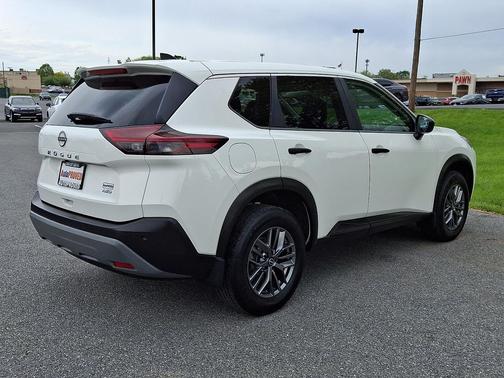 Glacier White 2022 Nissan Rogue S