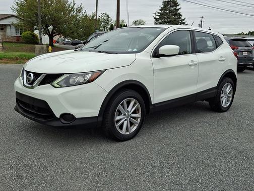Glacier White 2018 Nissan Rogue Sport S