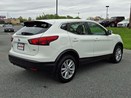 Glacier White 2018 Nissan Rogue Sport S