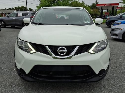 Glacier White 2018 Nissan Rogue Sport S