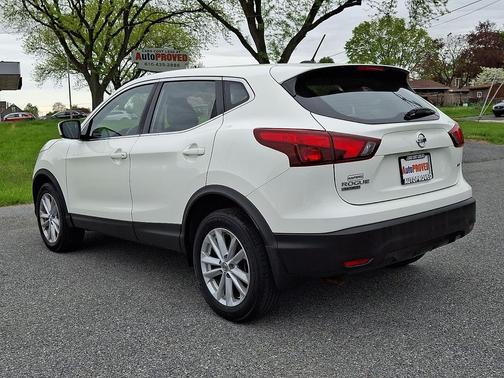 Glacier White 2018 Nissan Rogue Sport S
