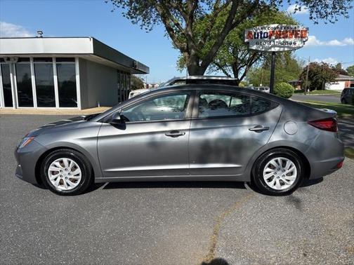 2019 Hyundai ELANTRA SE
