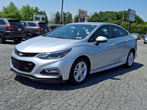 Silver Ice Metallic 2018 Chevrolet Cruze LT