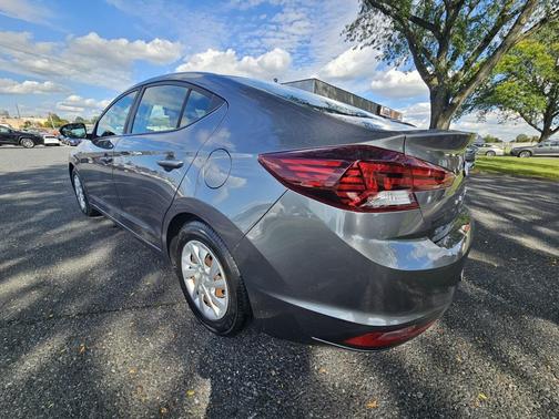 2020 Hyundai ELANTRA SE