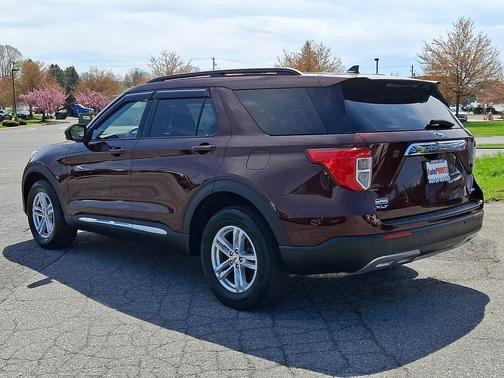 Burgundy Velvet Tinted Clearcoat 2022 Ford Explorer XLT