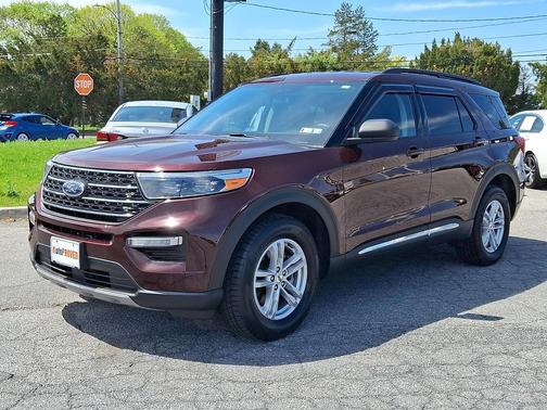 Burgundy Velvet Tinted Clearcoat 2022 Ford Explorer XLT
